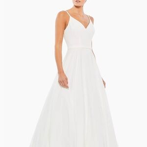 Ieena for Mac Duggal V-Neck Sleeveless A-Line Fully Lined Ball Gown size 8